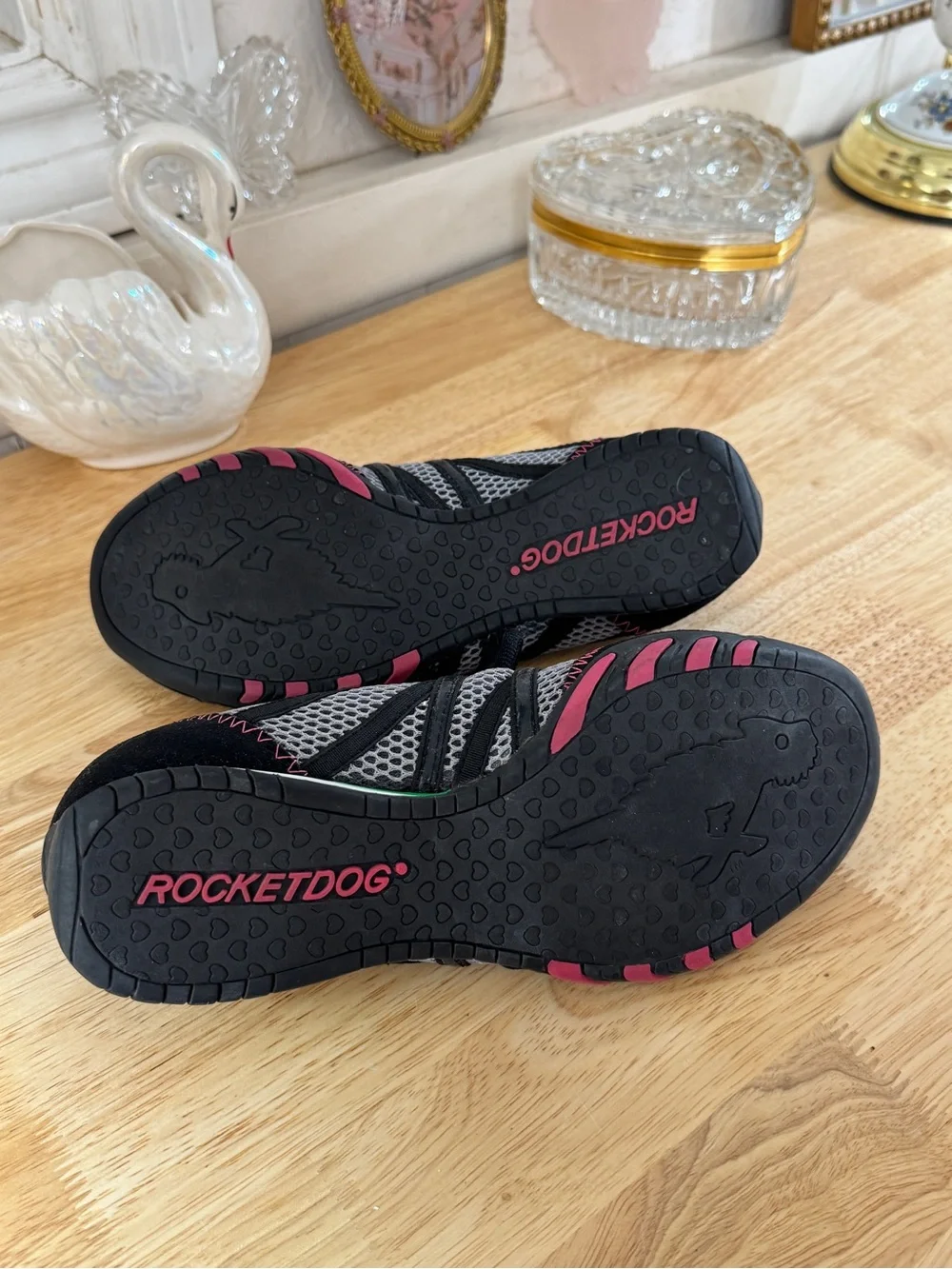 Rocket Dog Y2K Mesh Sneakers Size 8.5 | Black Pink Retro Trainers